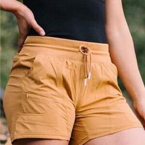 Zyia Active Dark Khaki Canyon Shorts New Size Large